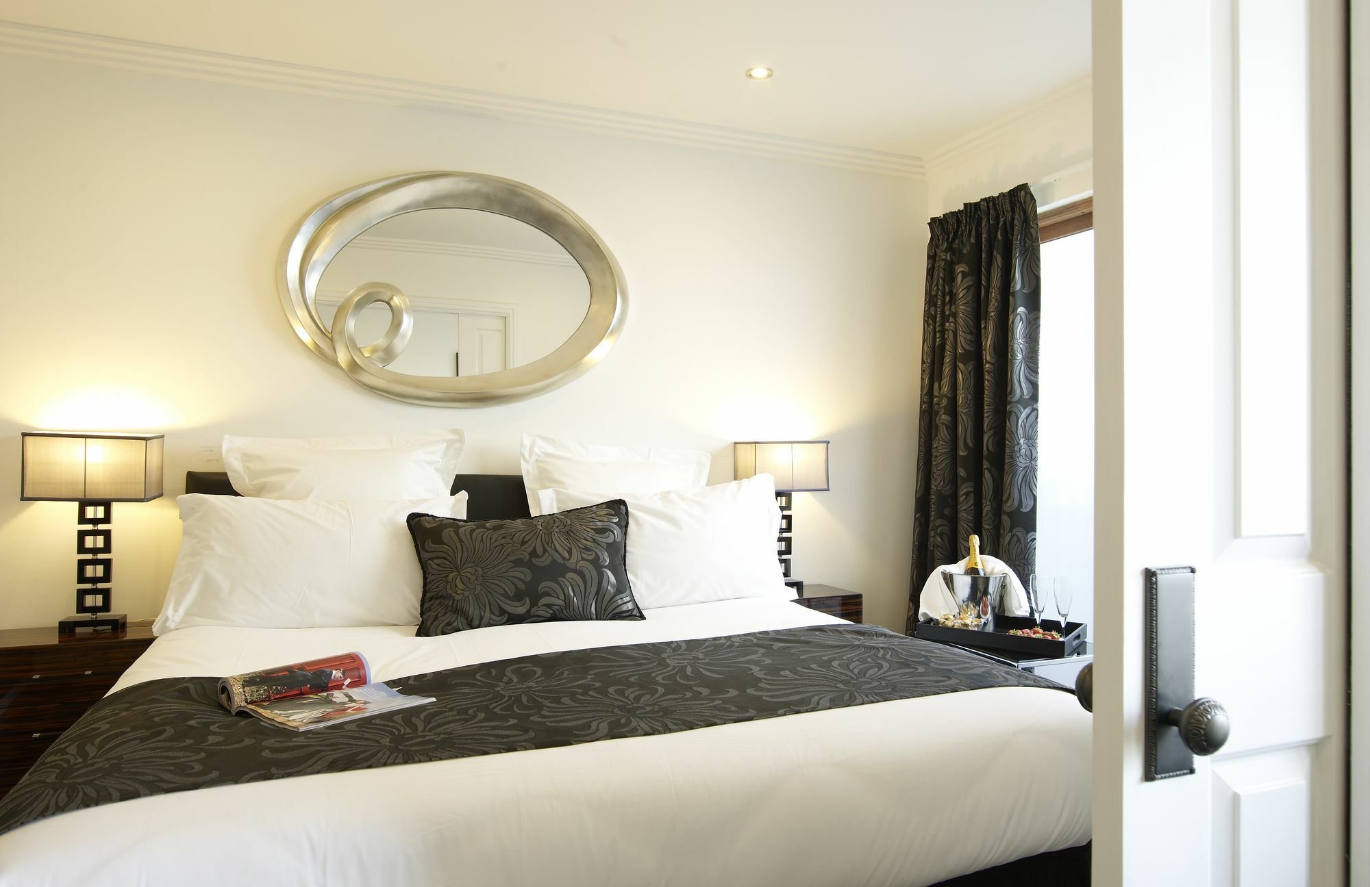 Strozzi Palace Suites By Mansley Cheltenham Exteriör bild